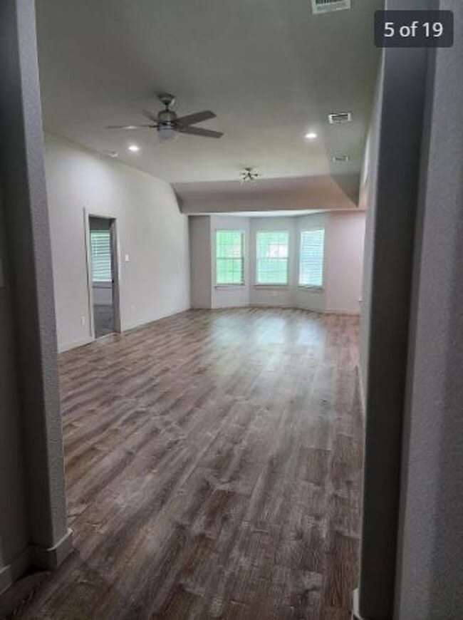 Building Photo - 4740 Fellows Ln