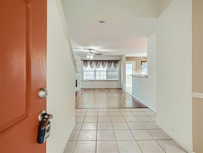 Building Photo - 215 Spruce Dr