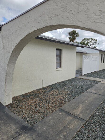 Building Photo - 1214 SE 8th St