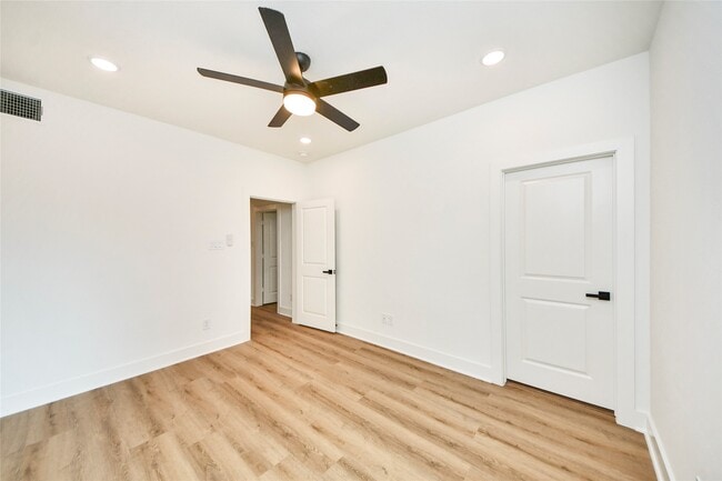 Building Photo - 932 South Ln