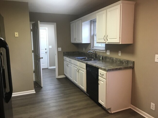 Building Photo - 157 Clearidge Dr