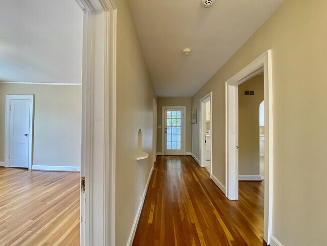 Building Photo - 1105 Virginia Ave