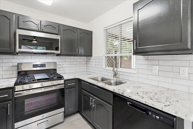 Building Photo - 104 Whitewing Way