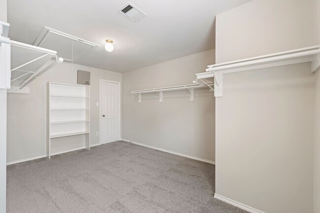 Building Photo - Come see this modern 3-story townhome in t...