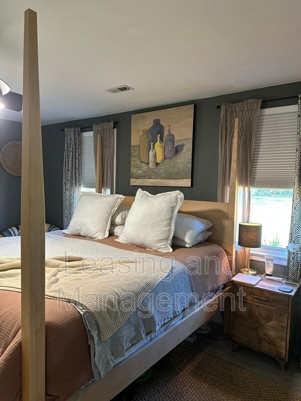 Building Photo - 823 Jordan St