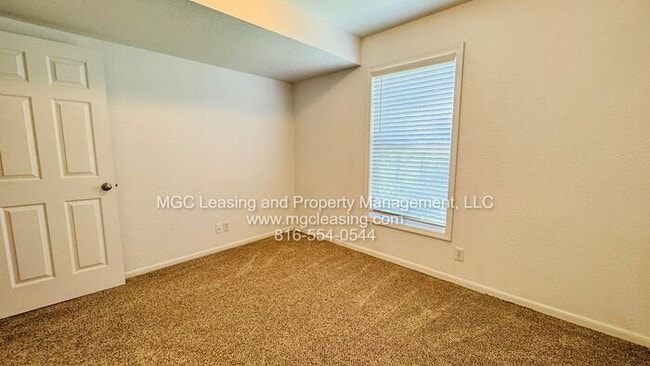 Building Photo - Creekwood Park Townhomes - Ask About our Reduced Rate with a 15 Month Lease!