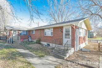 Building Photo - 5 Bedroom, 2 Bath in Arvada!!!