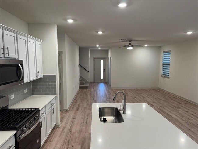 Building Photo - 14012 Zuhause Dr