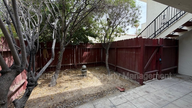 Building Photo - 550 El Cielo Rd