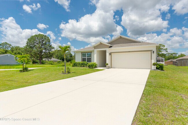 Building Photo - 724 San Filippo Dr SE