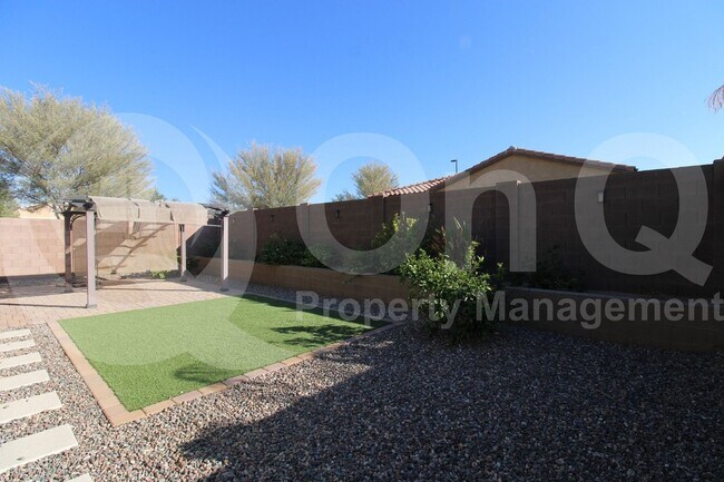 Building Photo - 2767 E Mews Rd