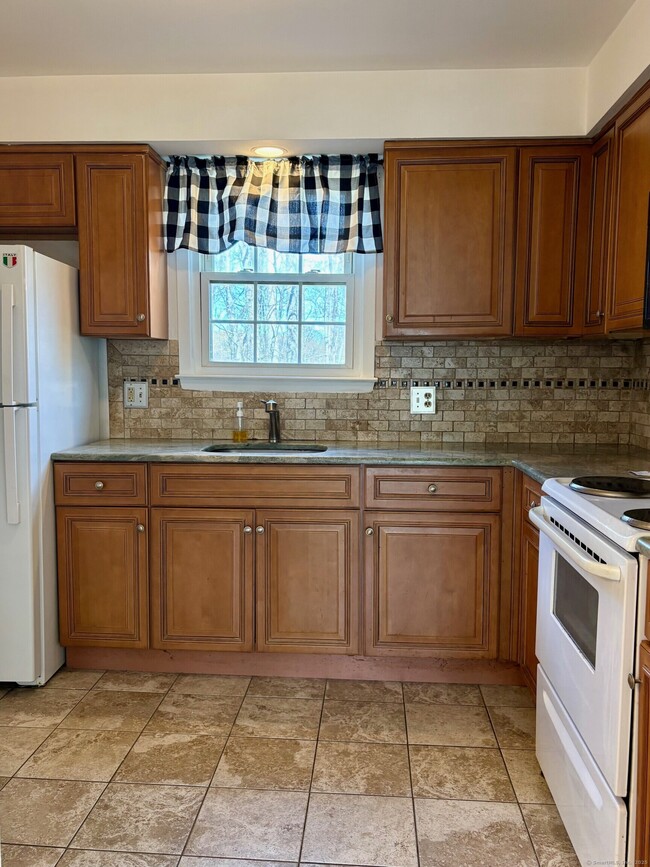 Building Photo - 39 Briarwood Ln