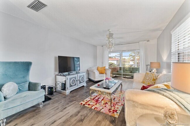 Building Photo - 2600 SE Ocean Blvd