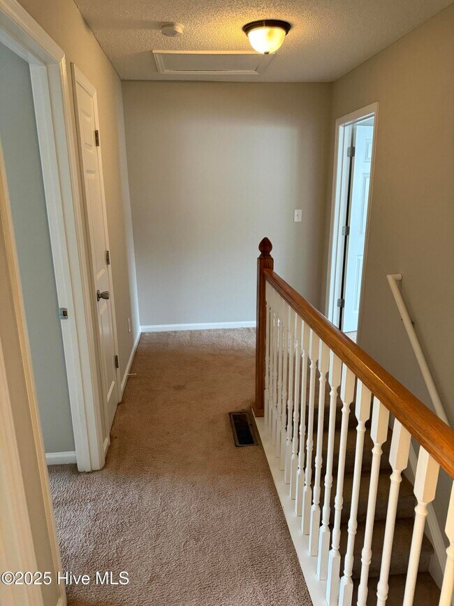 Building Photo - 1222 Cross Creek Cir