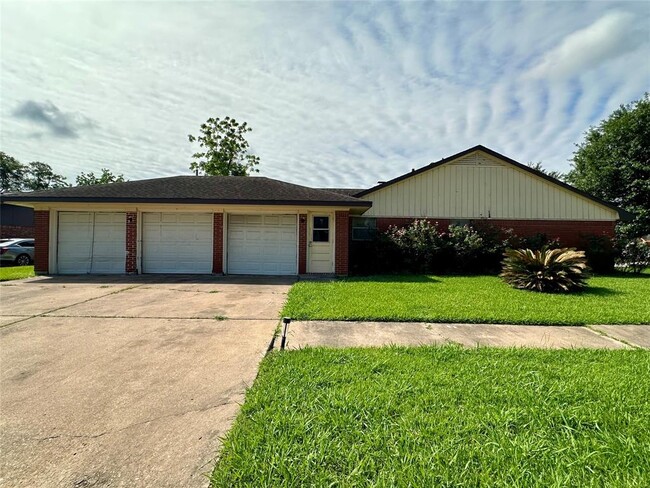 Building Photo - 4303 Balcones Dr