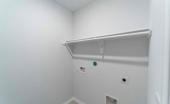 Building Photo - 14397 High Hl Dr