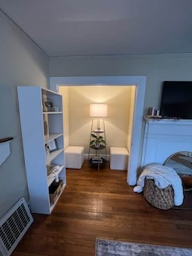 Building Photo - 2 Bed Duplex Corner of Armstrong and Samford