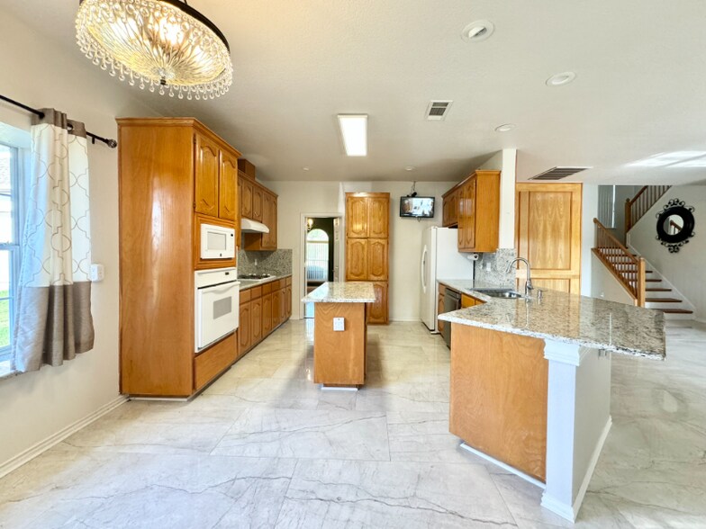 Building Photo - 1303 Kenshire Ct
