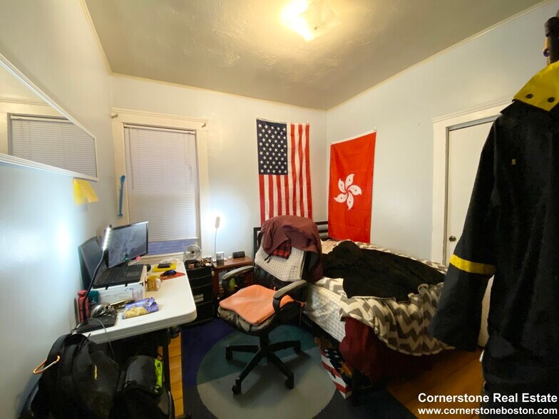 Building Photo - 1562 Tremont St