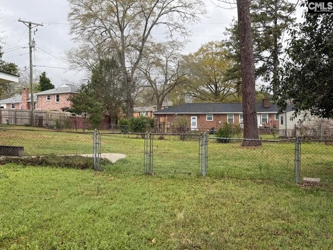 Building Photo - 511 Shady Ln