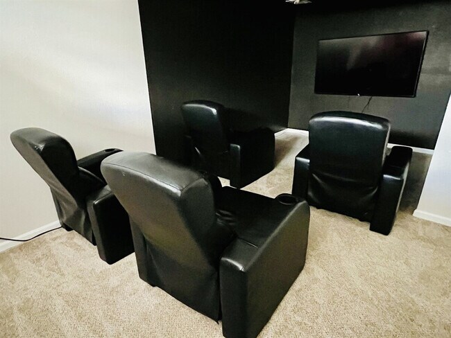 Building Photo - 7012 Ingalls St