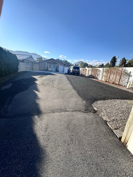 Building Photo - 5634 Locust Ln