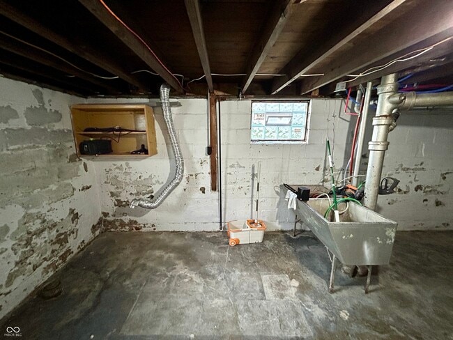 Building Photo - 909 N Emerson Ave