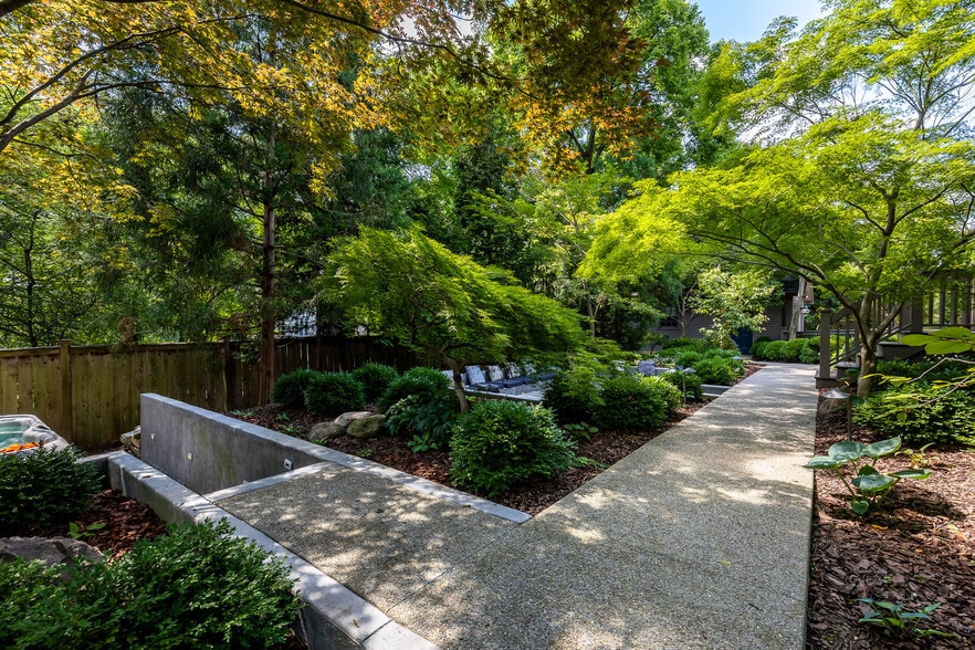 Walkways to entertainment areas - 4061 Beechwood Ave