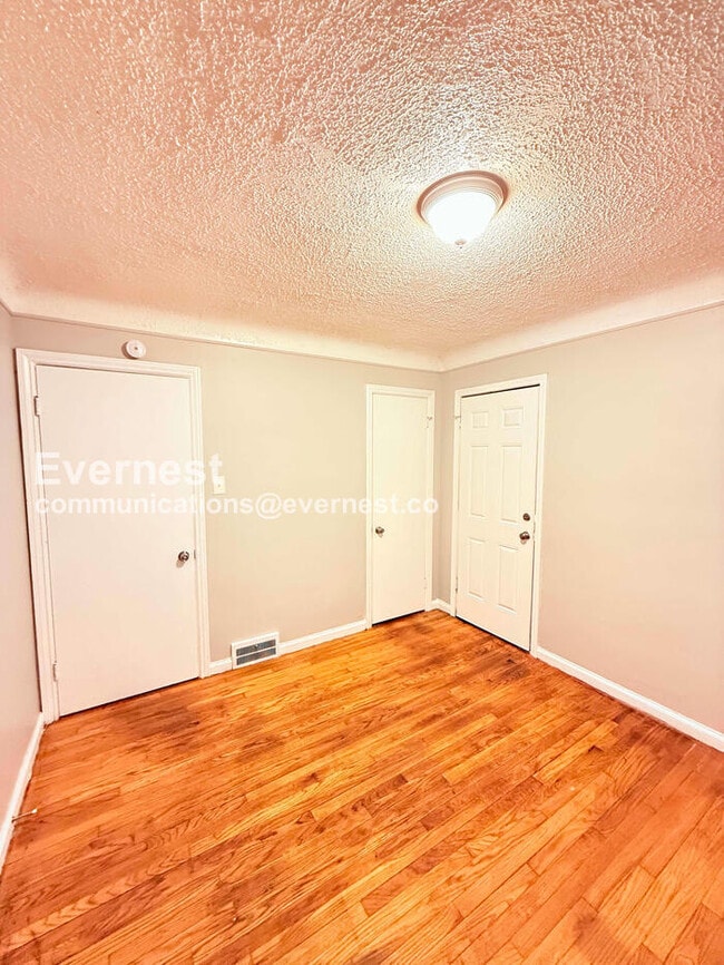 Building Photo - 11009 Roxbury St