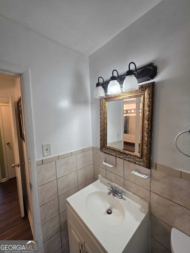 Building Photo - 707 Battle Creek Rd