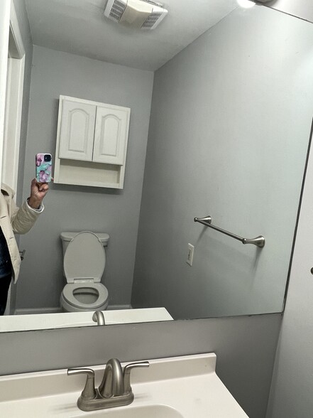 Building Photo - 34 N Elmhurst Ave