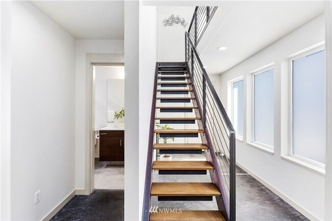 Building Photo - Modern & Chic Ballard Stand-Alone Home Nea...