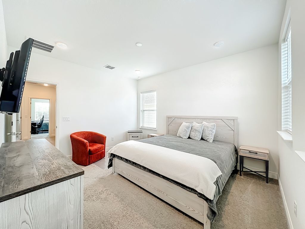 Building Photo - 6423 Cyrils Dr