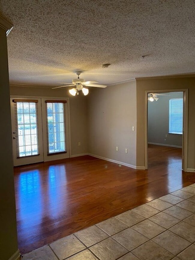 Building Photo - Cozy 2 Bed 2 Bath Condo Available NOW!