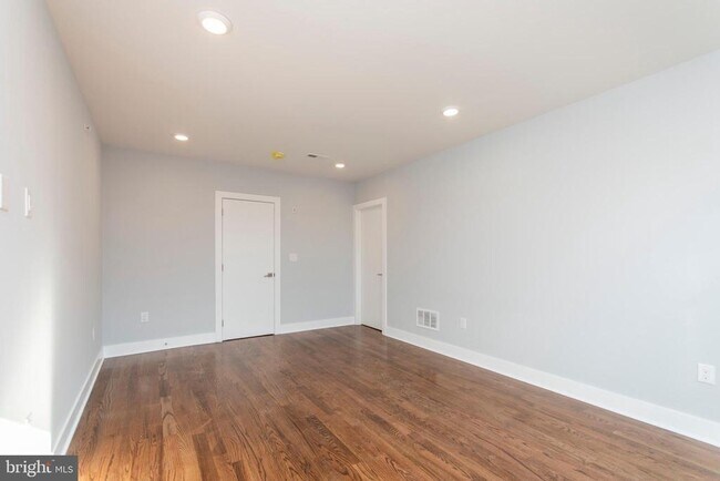 Building Photo - 814 N Uber St