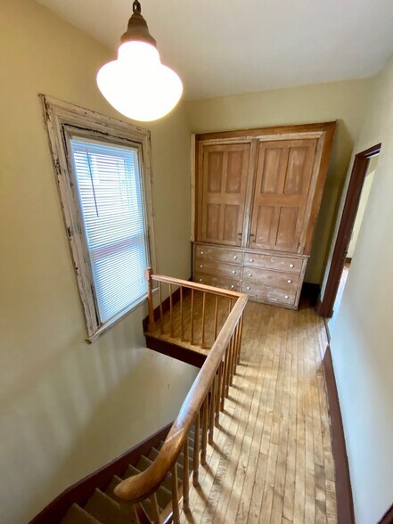 Building Photo - 714 Cass St