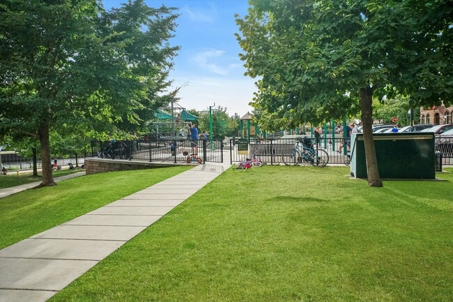 Building Photo - 700 N Larrabee St