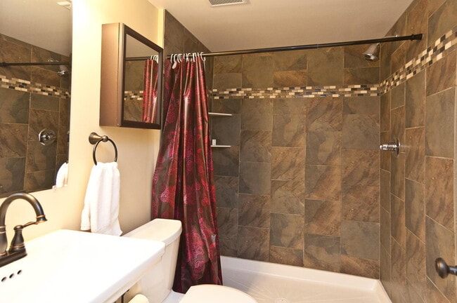 Building Photo - Charming 4-Bed Minneapolis Home with Hardwood Floors & Finished Basement