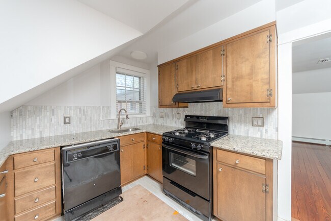Renovated kitchen - 206 E Marion St