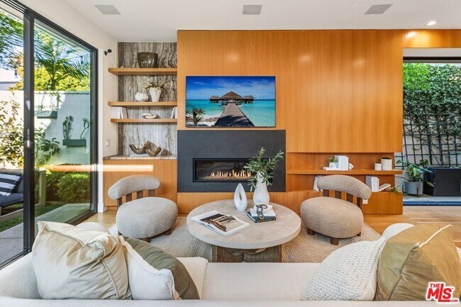 Building Photo - 722 Marine St