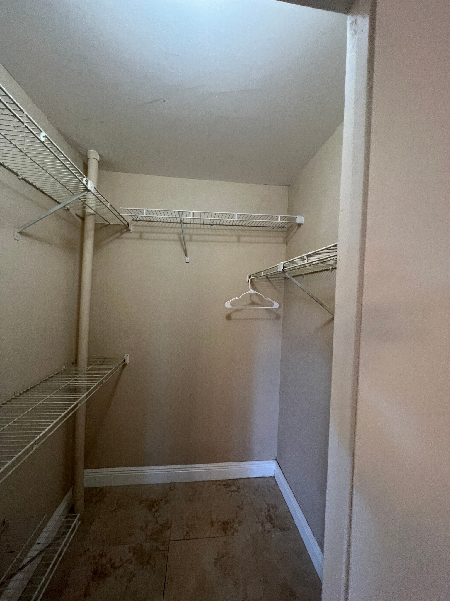 Building Photo - 3370 Pinewalk Dr N