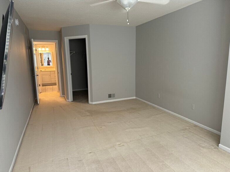 Building Photo - 11343 Stratton Ave