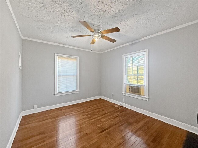 Building Photo - 109 Vine St SW