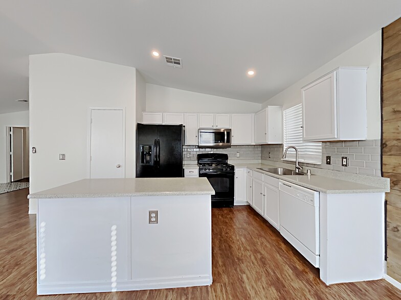 Building Photo - 9395 Santa Fe Rose St