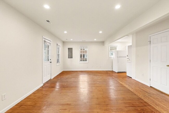 Building Photo - Cozy Cottage in Downtown Fredericksburg