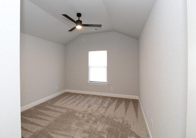 Building Photo - 1045 Autumn Royal Ave