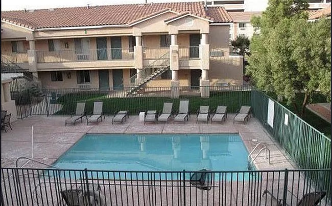 Building Photo - --Furnished Smokey Lane, Upper Level Studio--