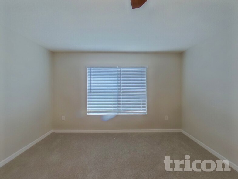 Building Photo - 2244 Gladiolus Ln