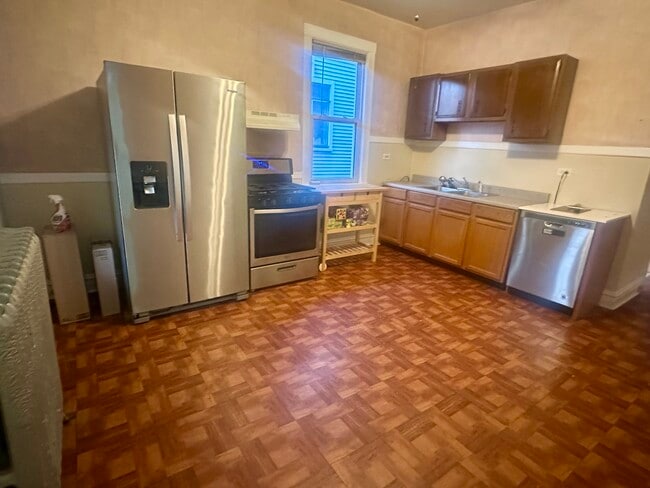 Building Photo - 1340 W Rosedale Ave