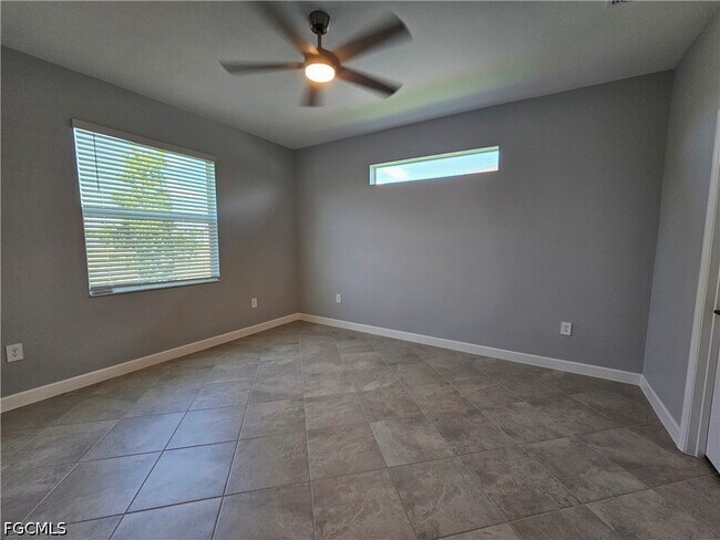 Building Photo - 20503 Hazelnut Ct S